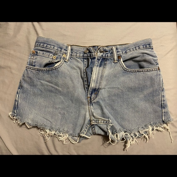 Levi Shorts - Picture 2 of 3